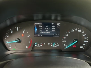 Ford Fiesta 1.0 EcoBoost Hybrid Titanium | Apple Carplay / Android Auto | Stoel + Stuurverwarming | Cruise Control | Parkeersensoren Achter | Lichtsensor | Climate Control | Verwarmbare Voorruit / 17