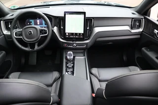 Volvo XC60 T6 AWD Ultra Black Edition Trekhaak Pano 360 Head up 21'' / 5