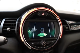MINI Cooper S Cabrio Chili Automaat  / Navigatiesysteem / Leder / Climate Control / Harman Kardon / Parkeersensoren / LED / Sportstoelen / Windscherm / Cruise Control / 17 Inch / Lichtpakket / Bluetooth / 30