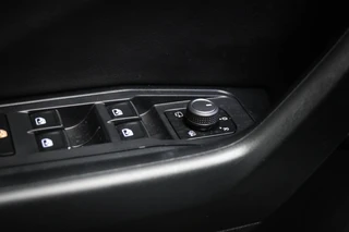 Volkswagen T-Roc 1.5 TSI Style | IQ LIGHT | STOELVERWARMING | CLIMA | APP CONNECT | DAB | PDC / 29