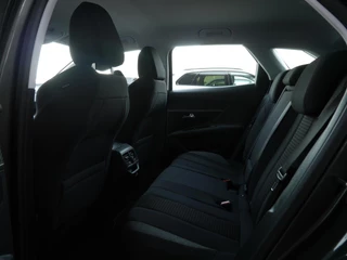 Peugeot 3008 1.2 PureTech Blue Lease Executive | Trekhaak | Navigatie | Climate control | Lichtmetalen velgen | Cruise control | Parkeersensoren achter | Apple carplay/Android auto / 12