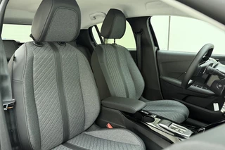 Peugeot 208 1.2 Hybrid e-DCS6 Allure 110 PK | Automaat | Vision & Navigation Pack | Metaallak | Parkeersensor | Camera | Licht Metalen Velgen | Nieuw uit voorraad | Direct leverbaar / 11