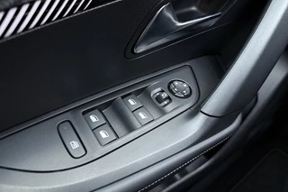 Peugeot 2008 1.2 Turbo 100 Allure | Apple Carplay/Android Auto | Parkeersensoren | Climate Control | Lichtmetalen velgen | DAB | Cruise Control | / 18