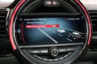 MINI Clubman Cooper S Chili Serious Business Automaat / Navigatiesysteem Professional / Panoramadak / Trekhaak / Leder / 19 Inch / Driving Assistant / Lichtpakket / Achteruitrijcamera / Climate Control / Harman Kardon / Stoelverwarming / 39