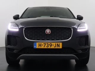 Jaguar E-PACE 2.0 P200 AWD R-Dynamic / 5