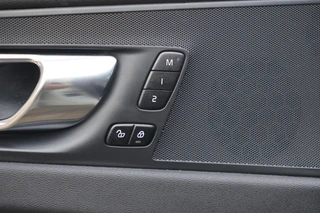 Volvo XC60 T6 Recharge AWD R-Design | Trekhaak | Parkeercamera |Panoramadak | Longe Range | Keyless / 33