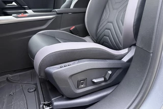 Jeep Compass First Edition 74 kWh | DEMO | Lederen bekleding | Massagestoelen | | Panoramisch Schuifdak | Stoelventilatie en verwarming | Keyless | Climate control | Draadloze telefoonlader / 23