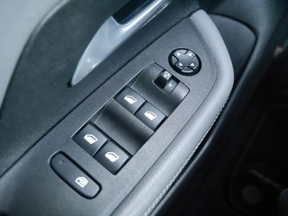 Opel Mokka-e Business Elegance 50-kWh 11kw bl. | SOH 91.6% | Achteruitrijcamera | Navigatie | Apple CarPlay | Android Auto | Climate/Cruise Control | LED koplampen | Lichtmetalen Velgen / 20