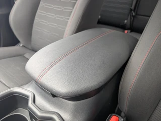 Toyota RAV4 2.5 Plug-in Hybrid AWD Style TREKHAAK ALARM STOEL- & STUUR VERWARMING ELEK. ACHTERKLEP EN BEST.STOEL. STOFFEN BEKL. / 24