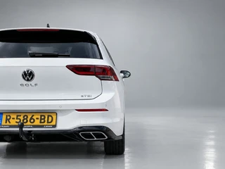 Volkswagen Golf 1.5 eTSI R-Line AUT  | dealer onderh. | panoramadak | stoel-/stuurverw. | keyless | trekhaak | carplay / 14
