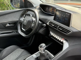 Peugeot 3008 Première 1.2 PureTech 130PK Navigatie, Achteruitrijcamera, Keyless, Elektrische Kofferklep, Trekhaak, Apple Carplay, Android Auto / 17