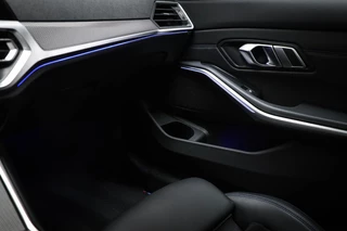 BMW 3-serie 318i M-Sport Executive Edition | AUDIO MEDIA- PACK | DRAADLOZE LADER | DAB | APPLE | CAMERA | 19" / 34