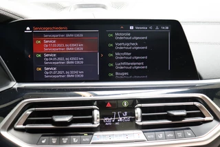 BMW X5 xDrive40i High Executive M Sport Pakket Automaat  / Live Cockpit Professional / Adaptive Air Suspension / Panoramadak Sky Lounge / Bowers & Wilkins / Active Steering / Comfortstoelen / Laserlight / Crafted Clarity / 22 Inch / Leder / M Sportremsysteem / 25