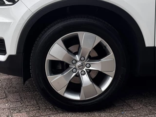Volvo XC40 1.5 T3 Momentum Pro | NL-Auto | Elek. Achterklep | Parkeersensoren | Navigatie / 26