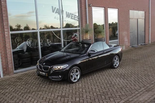BMW 2-serie Cabrio 220i Sport | Origineel NL | Cruise control | Stoelverwarming | Xenon | Sportstoelen | HiFi audio | Navigatie Professional | Sportstuur | Chrome Line | Keyless entry