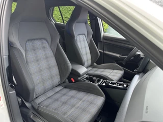 Volkswagen Golf 1.5 eHybrid GTE 272pk Head up | Black Style | IQ light | 360 Camera | Rijklaar incl. garantie / 27