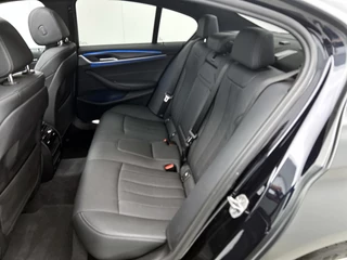 BMW 5-serie 545e xDrive High Executive M Sport | Dakraam | Camera | Autopilot | Stoel-/Stuurverwarming | CarPlay / 19