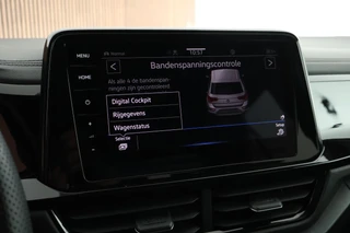 Volkswagen T-Roc 1.5 TSI 150pk DSG R-Line Business+ Black Style Trekhaak Camera Beats Stoelverwarming LED Navigatie / 31
