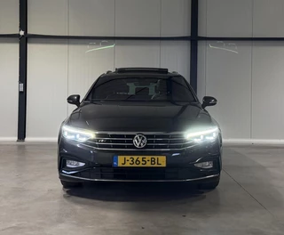 Volkswagen Passat 1.6 TDI R-line Pano Virtual Trekhaak NAP / 7
