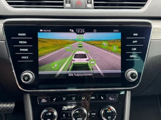 Skoda Superb Combi 1.4 TSI iV Style * AUTOMAAT * Trekhaak * Navigatiesysteem * Elektr. Kofferklep * / 15