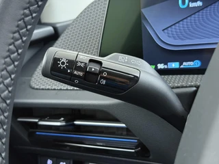 Kia EV6 Light 77.4 kWh SOH 100% | 3.000KM UNIEKE KM-STAND | KIA DEALER ONDERHOUDEN | 1E EIGENAAR | LEDEREN BEKLEDING | CAMERA | ADAPTIVE CRUISE | KIA GARANTIE TOT 10-2030 | BTW VERREKENBAAR / 28