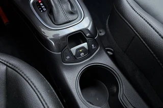 Jeep Compass 4xe 240 Plug-in Hybrid Electric S Automaat | Lederen bekleding | Trekhaak | Camera | Keyless | Lichtmetalen velgen black | Climate control / 32