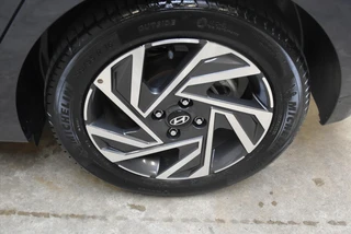 HYUNDAI I20 1.0 T-GDI 48V MHEV 100pk Comfort I Navi + Camera / 9
