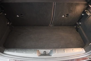MINI Cooper Hatchback Chili Business 3 deurs  / Navigatiesysteem Professional / Panoramadak / LED / Climate Control / Parkeersensoren / Sportstoelen / Cruise Control / Bluetooth / 17 Inch / Chrome Line / Lichtpakket / Extra Getint Glas / 35