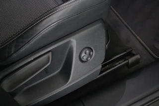 Audi Q5 50 TFSI e 299pk quattro S edition Trekhaak Virtual Cockpit Led Keyless ACC Stoelverwarming 2x S-Line / 44