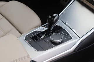 BMW 3 Serie Touring 330e M-Sport Shadow Line  Pano/Laser LED/Leder/360/Keyless/Headup/ACC/Dodehoek / 26