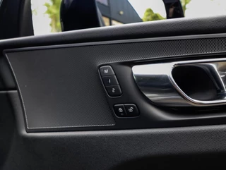 Volvo XC60 T6 AWD Plus Dark Long Range Pano Leder SoH 94% Memory Keyless Google Navigatie / 12
