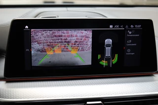 BMW 5 Series Touring 520i High Executive M Sport Pakket Automaat  / Live Cockpit Professional / Driving Assistant / Head-Up Display / Comfortstoelen / Achteruitrijcamera /  19 Inch / Exklusivleder 'Nappa' / DAB / Stoelverwarming / Hifi / Extra Getint Glas / Ambiance Verlichting / 23