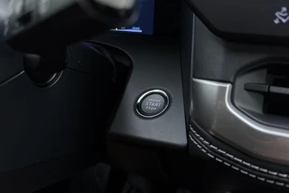 Jeep Compass Altitude 74 kWh | DEMO | 8 Jaar Speciale Garantie | Navigatie | Adapt. Cruise control | Climate control | Stoel- en stuurverwarming | Keyless | Zwart dak | 19" Lichtmetalen velgen / 30