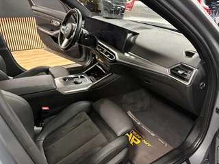BMW 3-serie Touring 330e xDrive M-pakket facelift / Panorama-dak / head-up / 360 camera / Harman-Kardon / 29
