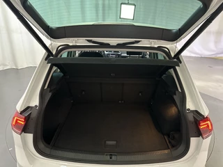 Volkswagen Tiguan 1.5 TSI 150pk DSG ACT Comfortline Business Navigatie Parkeersensoren App-Connect DAB+ / 19