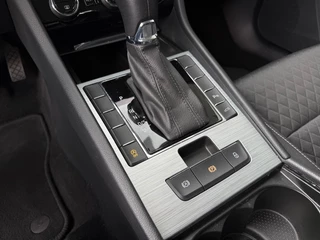 Škoda Superb COMBI 1.5 TSI ACT Business Edition - Automaat Stoelverw. Navi Camera 17inch LMV / 43