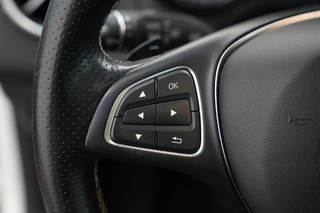 Mercedes-Benz GLA 200 Ambition  Panoramadak Navigatie Bi-Xenon / 8