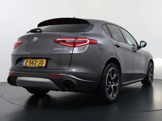 Alfa Romeo Stelvio 2.2 JTD AWD Veloce Automaat | VAN: € 34.900- VOOR: € 32.877,- UW HERFSTVOORDEEL: € 2.023,- | CAMERA| STOEL + STUURVERWARMING + MEMORY| KEY LESS ENTRY | LEDER | ADAPT. CRUISE CONTROL | 12 MND BOVAG GARANTIE / 9