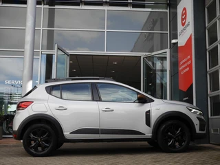 Dacia Sandero Stepway 1.0 TCe 90 Comfort | Automaat | Navigatie | Camera achter | Parkeersensoren voor en achter | Keyless entry en start | Lichtmetalen velgen | Airco | Dakrails | Led verlichting / 7