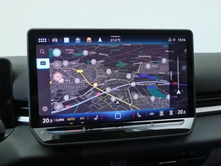 Volkswagen T-Roc 1.5 eTSI R-Line Elek. Trekhaak | Stuur-/stoelverwarming | Verlichte logo's / 36