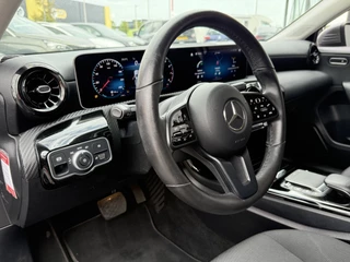 Mercedes-Benz A-Klasse BWJ 2020 180 136 PK Luxury Line AUTOMAAT  TREKHAAK | STOELVERW. | FULL LED | CAMERA | CARPLAY + ANDROID |  NAVI | CLIMA | CRUISE | LMV | PDC / 5
