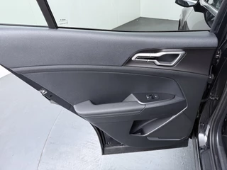 Kia Sportage 1.6 T-GDi Hybrid DynamicPlusLine  €5.000,- voordeel - Schuif-/Kanteldak - Apple Carplay/Android Auto - Stoel-/Stuurverwarming - Privacy Glass 7 Jaar of 150.000km Fabrieksgarantie / 36