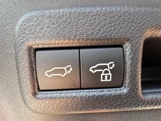 Toyota C-HR+ EXECUTIVE AWD 77 kWh NIEUW & DIRECT LEVERBAAR!! PREMIUM PACK PANO-DAK BLIND-SPOT PARK-SENSOREN 360° CAMERA STOEL/STUURVERW WARMTEPOMP EL-ACHTERKLEP / 22
