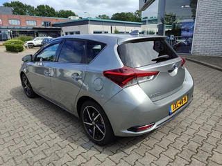 Toyota Auris 1.8 Hybrid DYNAMIC ULTIMATE / 5
