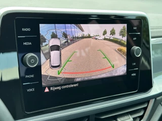 Volkswagen T-Roc 1.5 TSI 150pk DSG Style Carplay | Camera | Keyless | Elek. Achterklep | Rijklaar incl. garantie / 17
