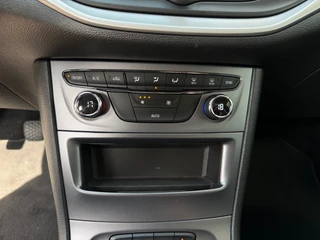 Opel Astra 1.2 Business Edition - NL Auto Cruise Airco Navi Bluetooth / 30