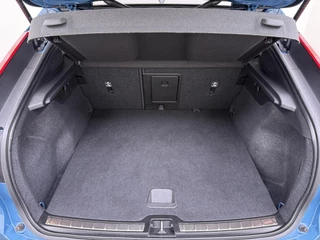 Volvo C40 Recharge Core 69 kWh SOH 93%|VOLVO DEALER ONDERHOUDEN| ACHTERUITRIJCAMERA| PANORAMADAK| STOEL + STUURVERWARMING| RIJKLAARPRIJS INCL. 12 MAANDEN BOVAG GARANTIE| / 12