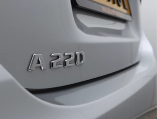 Mercedes-Benz A-Klasse 220 Launch Edition  | Widescreen | Camera | Org. NL / 14