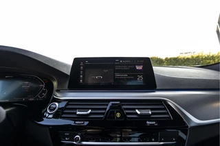 BMW 5 Serie 530e M-Sport  | Leder | Memory | NL Auto / 28