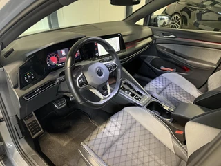 Volkswagen Golf 1.5 eTSI R-Line Pano Virtual Camera IQ Light / 27